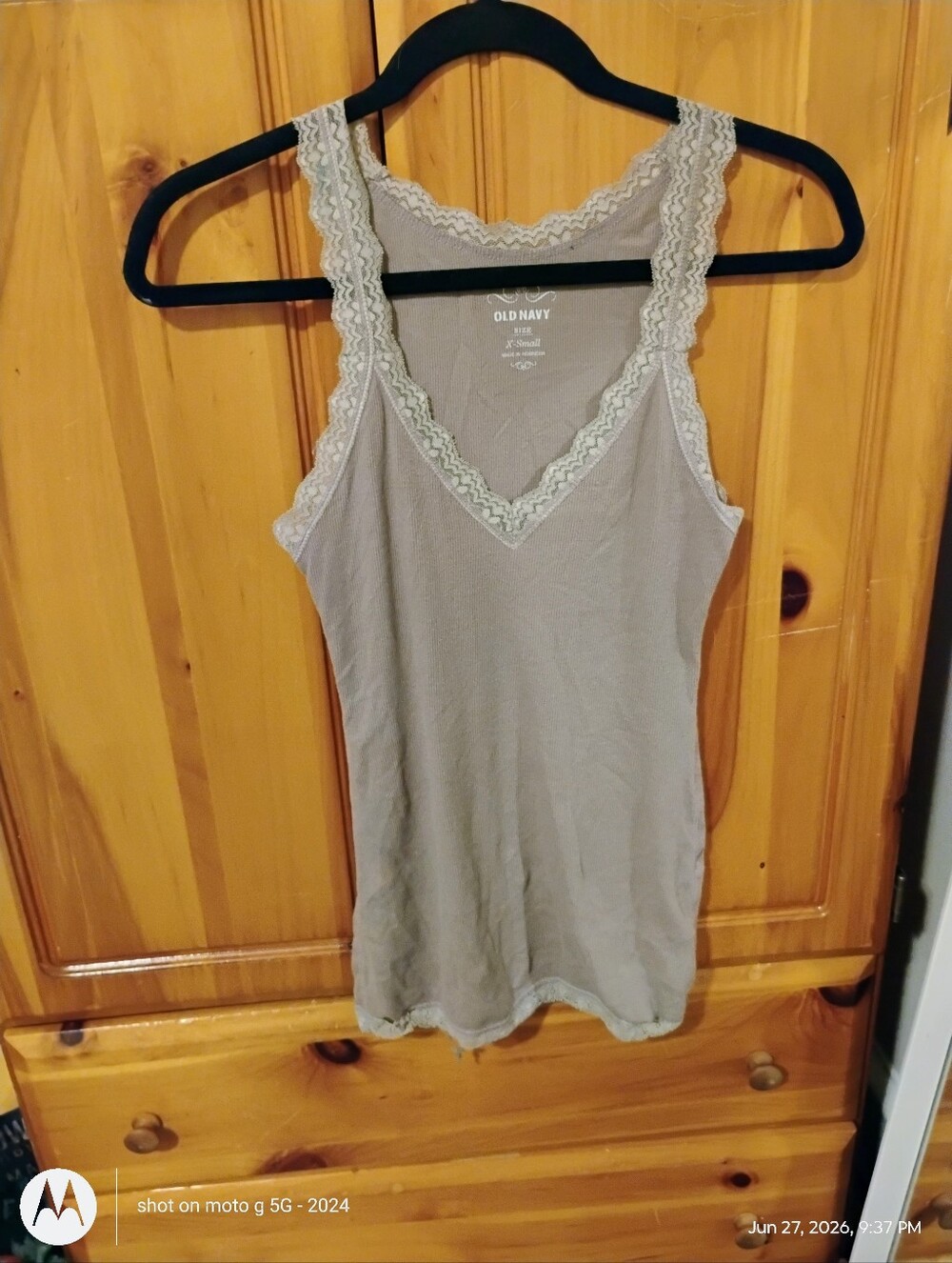 Old Navy Lace-Trim Ribbed Tank Top in Gray